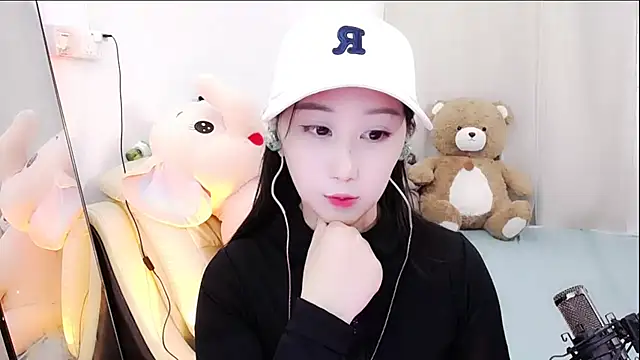 Snapshot of Alcohol_1 chatting on 11-15-25, 01:29 Alcohol 1 online show from 11-15-25, 01:29