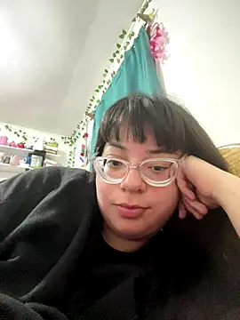 indiegirl666 online show from 12-19-25, 04:41