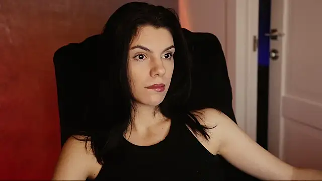 Snapshot of mistress__rochelle chatting on 01-18-25, 06:10 mistress rochelle online show from 01-18-25, 06:10