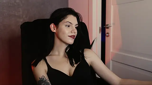 Snapshot of mistress__rochelle chatting on 01-22-25, 07:03 mistress rochelle online show from 01-22-25, 07:03
