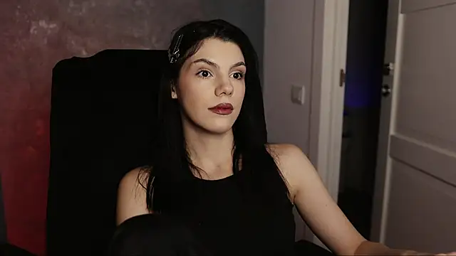 Snapshot of mistress__rochelle chatting on 02-18-25, 05:53 mistress rochelle online show from 02-18-25, 05:53
