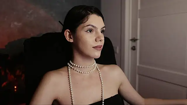 Snapshot of mistress__rochelle chatting on 03-05-25, 01:10 mistress rochelle online show from 03-05-25, 01:10