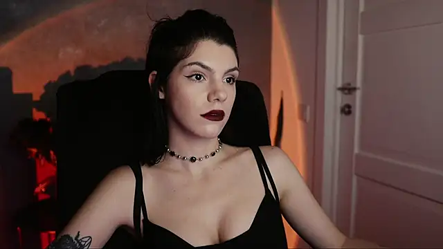 Snapshot of mistress__rochelle chatting on 03-06-25, 01:05 mistress rochelle online show from 03-06-25, 01:05