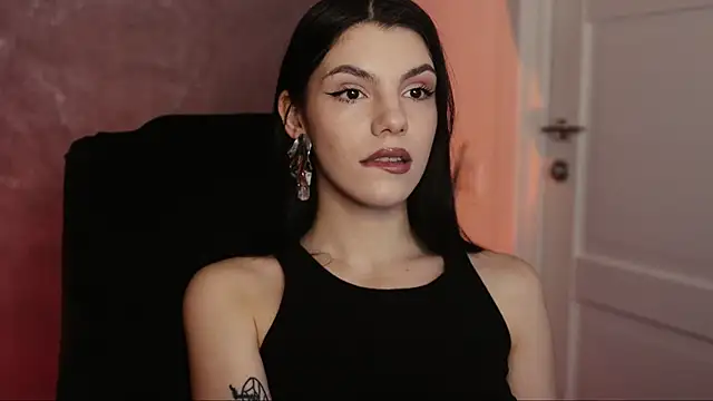 Snapshot of mistress__rochelle chatting on 03-21-25, 10:39 mistress rochelle online show from 03-21-25, 10:39