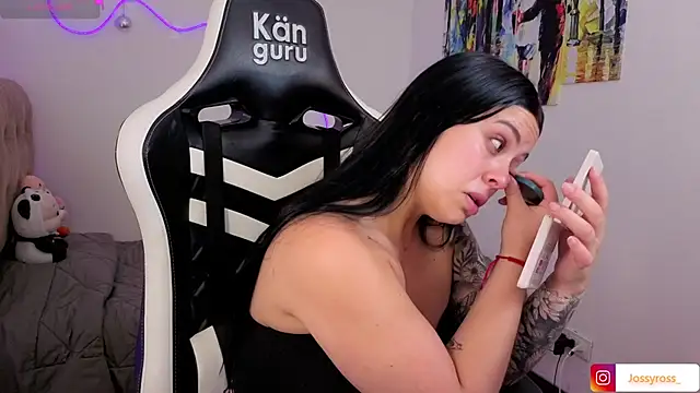 Victoryyy  online show from 12-15-25, 04:44