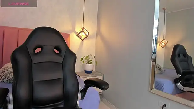 SUNNYCYRUS online show from 10-03-25, 12:24