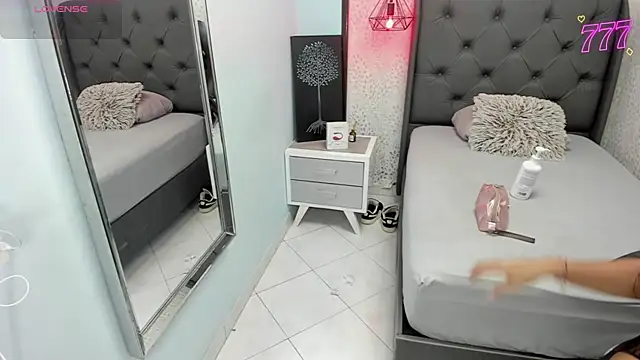 SUZETMONACO online show from 05-13-26, 07:33