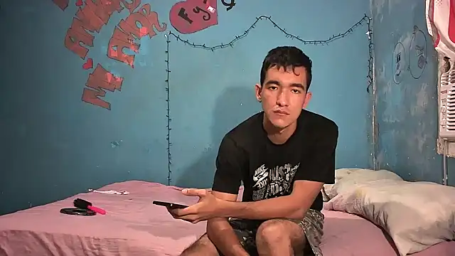Snapshot of Sweetiefoxxx chatting on 12-28-24, 06:08 Sweetiefoxxx online show from 12-28-24, 06:08