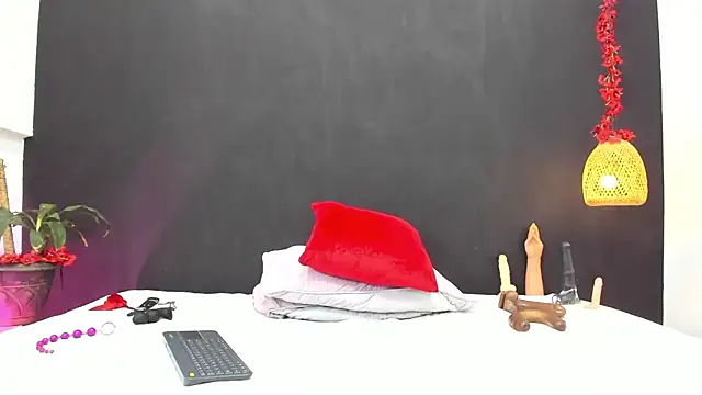 Luna smit08 online show from 10-06-25, 09:01