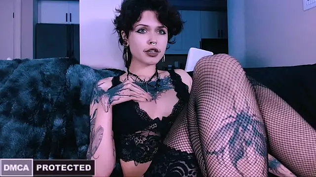 Snapshot of NaughtyLittleFox chatting on 11-06-25, 05:08 NaughtyLittleFox online show from 11-06-25, 05:08