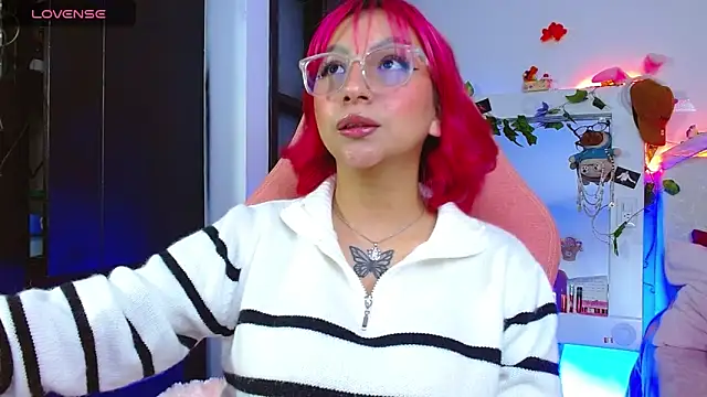 Snapshot of Littlerouse_ chatting on 02-10-26, 06:39 Littlerouse online show from 02-10-26, 06:39