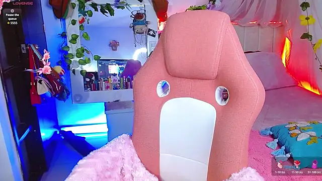 Snapshot of Littlerouse_ chatting on 02-12-26, 07:03 Littlerouse online show from 02-12-26, 07:03