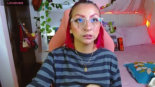 Snapshot of Littlerouse_ chatting on 02-17-26, 07:49 Littlerouse online show from 02-17-26, 07:49