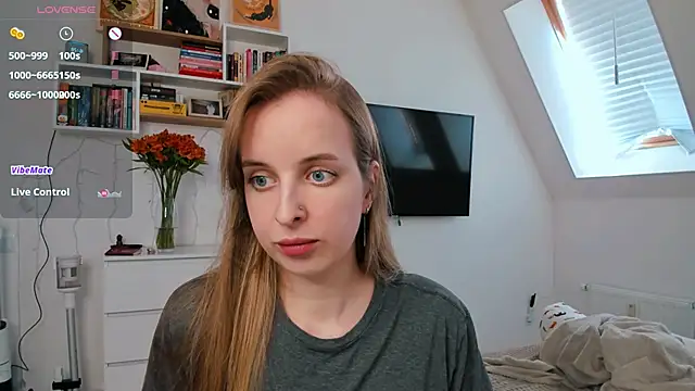 Snapshot of violet_blue_eyes chatting on 04-09-26, 01:27 violet blue eyes online show from 04-09-26, 01:27