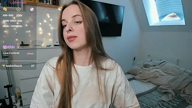 Snapshot of violet_blue_eyes chatting on 04-15-26, 01:07 violet blue eyes online show from 04-15-26, 01:07