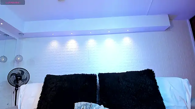 Snapshot of violet_scott chatting on 09-23-25, 10:51 violet scott online show from 09-23-25, 10:51