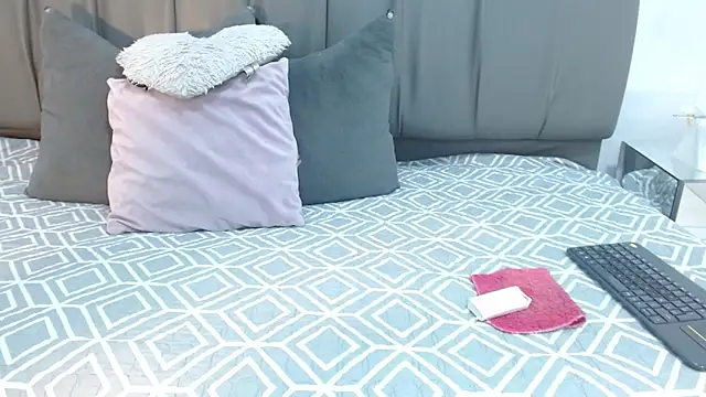 Snapshot of Cherllynn chatting on 12-30-24, 01:36 Cherllynn online show from 12-30-24, 01:36