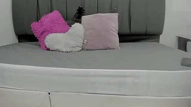 Snapshot of Cherllynn chatting on 03-12-25, 03:18 Cherllynn online show from 03-12-25, 03:18