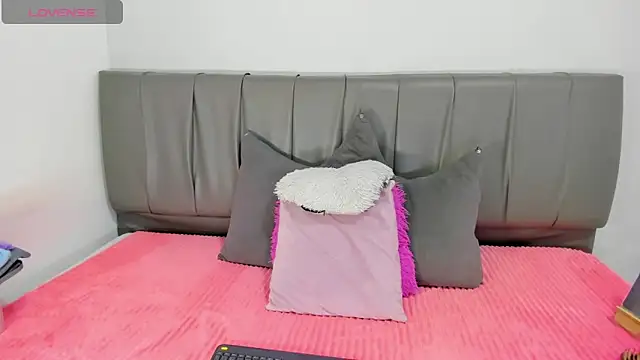 Snapshot of Cherllynn chatting on 09-15-25, 04:07 Cherllynn online show from 09-15-25, 04:07