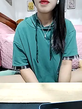 Snapshot of cream1299 chatting on 09-24-25, 12:25 cream1299 online show from 09-24-25, 12:25