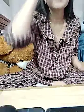 Snapshot of cream1299 chatting on 01-13-26, 12:10 cream1299 online show from 01-13-26, 12:10