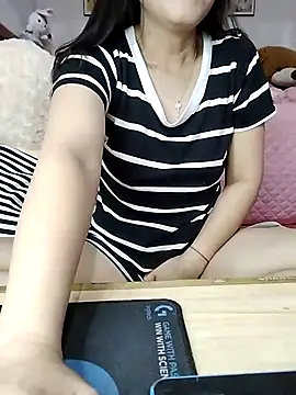 Snapshot of cream1299 chatting on 07-21-26, 12:13 cream1299 online show from 07-21-26, 12:13