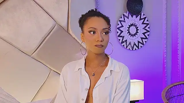 Snapshot of Nahomi_King chatting on 02-08-25, 01:11 Nahomi King online show from 02-08-25, 01:11