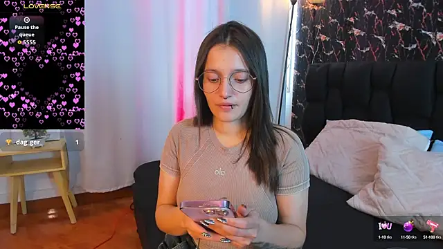 Snapshot of Elecktra_sweet chatting on 10-13-25, 07:25 Elecktra sweet online show from 10-13-25, 07:25