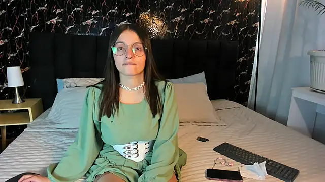 Snapshot of Elecktra_sweet chatting on 10-18-25, 07:47 Elecktra sweet online show from 10-18-25, 07:47