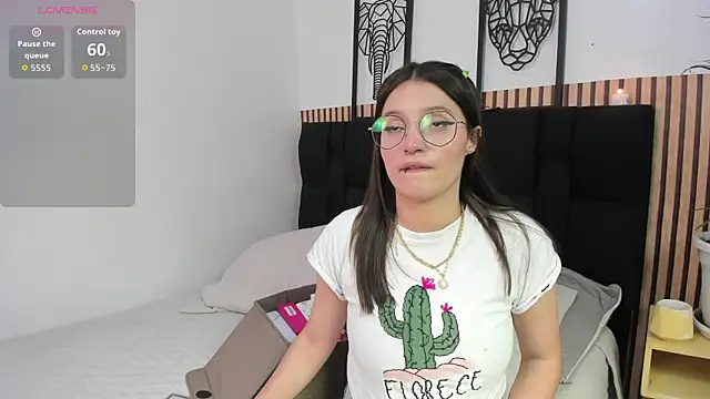 Snapshot of Elecktra_sweet chatting on 11-06-25, 07:48 Elecktra sweet online show from 11-06-25, 07:48