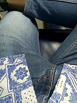 Snapshot of bangaloresexyguy chatting on 01-08-26, 04:09 bangaloresexyguy online show from 01-08-26, 04:09