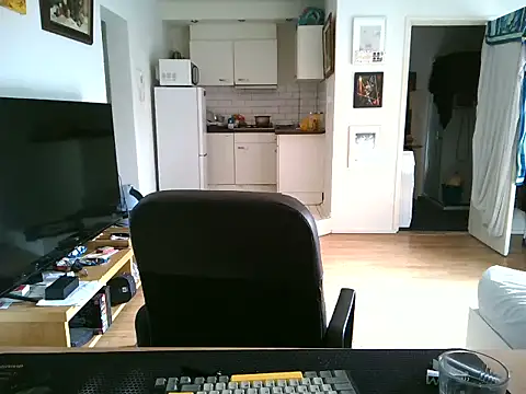 Snapshot of mihaimichael chatting on 06-30-26, 12:06 mihaimichael online show from 06-30-26, 12:06