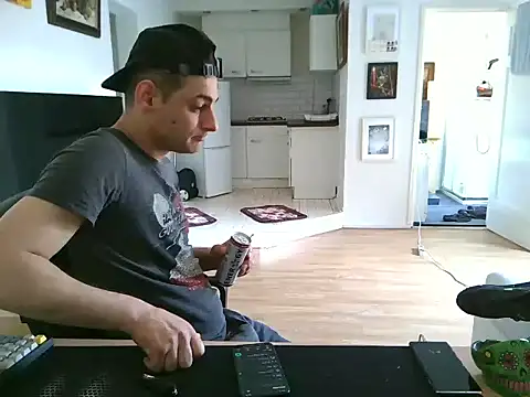 Snapshot of mihaimichael chatting on 07-04-26, 10:10 mihaimichael online show from 07-04-26, 10:10