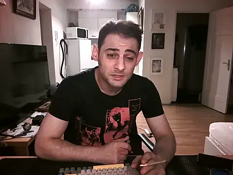 Snapshot of mihaimichael chatting on 07-07-26, 10:47 mihaimichael online show from 07-07-26, 10:47