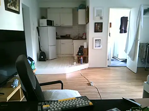 Snapshot of mihaimichael chatting on 07-13-26, 01:14 mihaimichael online show from 07-13-26, 01:14