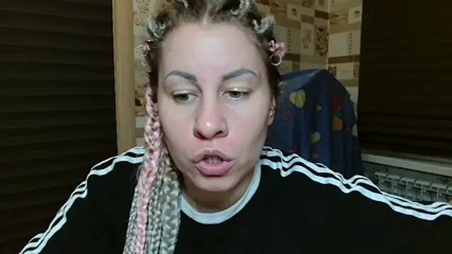 TherestlessKitty online show from 05-12-26, 10:29