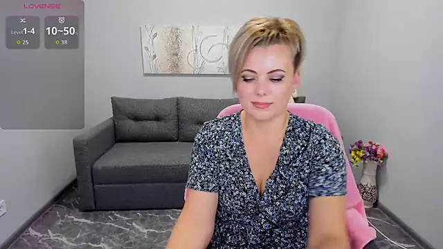 Julia Wilsone online show from 11-24-25, 01:22