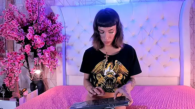 Snapshot of MadisonWood01 chatting on 11-04-25, 02:16 MadisonWood01 online show from 11-04-25, 02:16