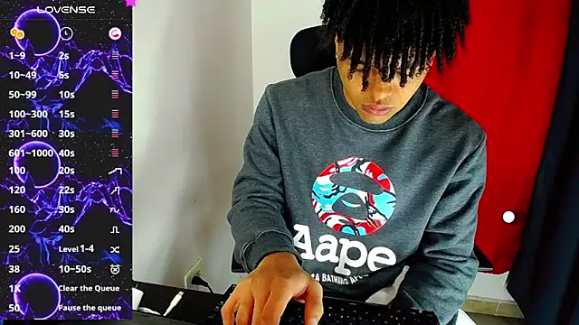 Snapshot of Ares_ttoter chatting on 12-17-24, 11:06 Ares ttoter online show from 12-17-24, 11:06