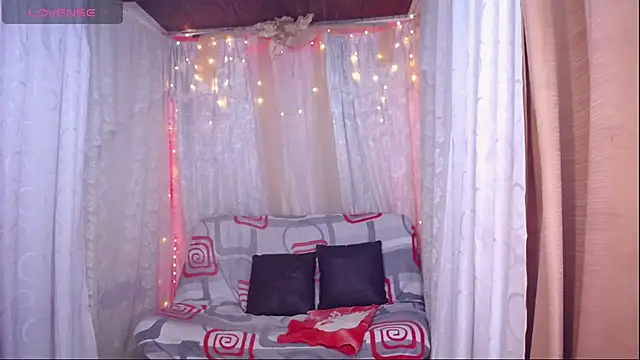 Snapshot of Ana_off_alana chatting on 10-13-25, 11:27 Ana off alana online show from 10-13-25, 11:27