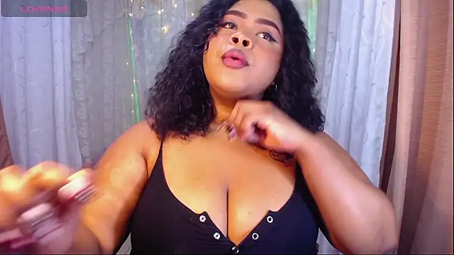 Snapshot of Ana_off_alana chatting on 10-14-25, 11:05 Ana off alana online show from 10-14-25, 11:05