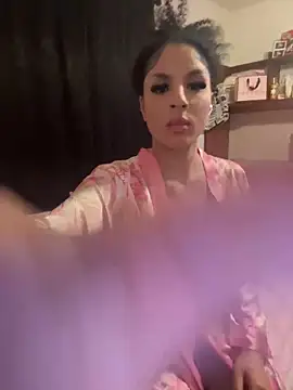 Snapshot of thatonelightskinn chatting on 02-07-25, 09:05 thatonelightskinn online show from 02-07-25, 09:05