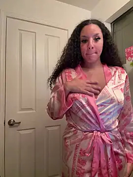 Snapshot of thatonelightskinn chatting on 02-25-25, 04:46 thatonelightskinn online show from 02-25-25, 04:46