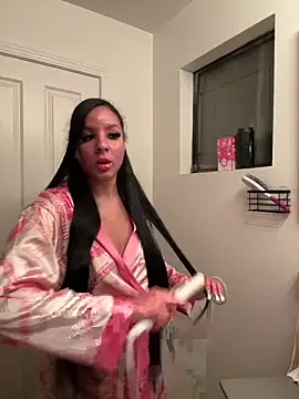 Snapshot of thatonelightskinn chatting on 03-14-25, 03:48 thatonelightskinn online show from 03-14-25, 03:48