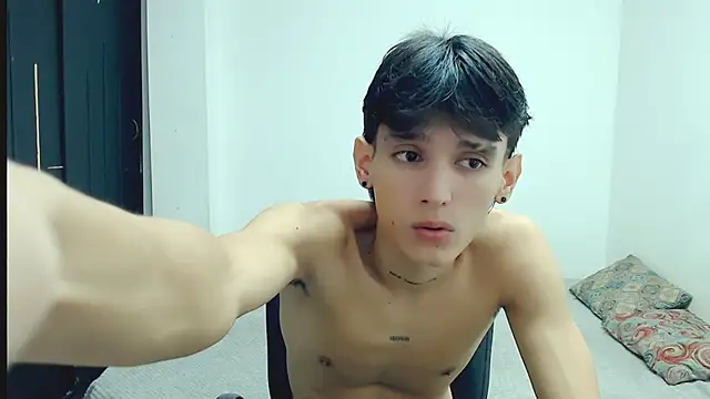 Curtis Jones online show from 01-06-25, 02:58
