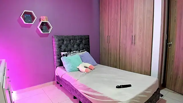 Snapshot of Medelynevans1 chatting on 09-24-25, 12:14 Medelynevans1 online show from 09-24-25, 12:14