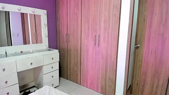 Snapshot of Medelynevans1 chatting on 10-13-25, 08:42 Medelynevans1 online show from 10-13-25, 08:42