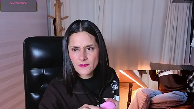 Alice milf  online show from 10-28-25, 11:03