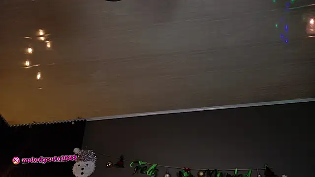 Snapshot of melody_cute10 chatting on 12-31-24, 10:45 melody cute10 online show from 12-31-24, 10:45