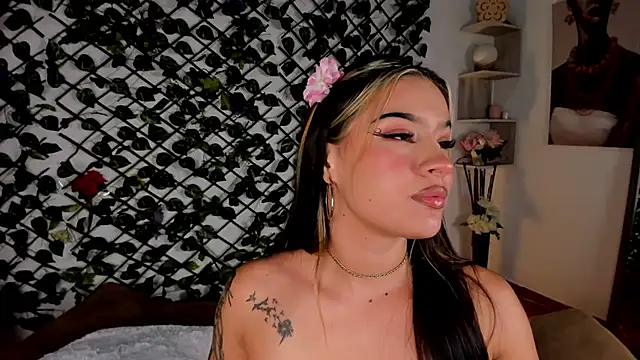 Snapshot of melody_cute10 chatting on 02-17-25, 04:48 melody cute10 online show from 02-17-25, 04:48